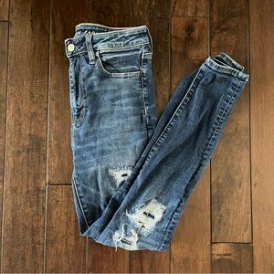 AMERICAN EAGLE Ripped Skinny Jeans